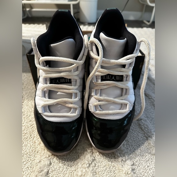 Jordan 11 Retro Low Emerald Rise vintage - Picture 2 of 4